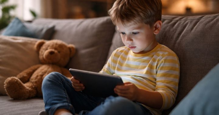 Wenn frühe Bildschirmzeit das kindliche Gehirn verändert