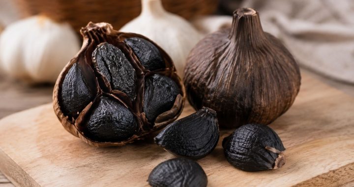 Schwarzer Knoblauch: Fermentierte Knolle mit besonderen Eigenschaften