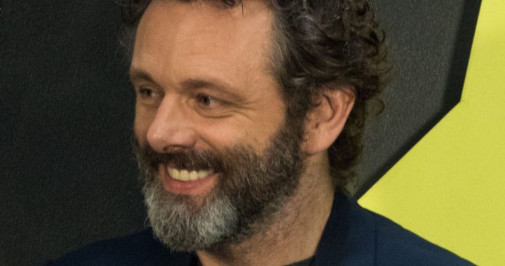 Michael Sheen kauft Schulden von 900 Fremden auf – und streicht sie einfach