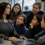 Humanoider Roboter im Klassenzimmer: KI zwischen Innovation und Kontroverse